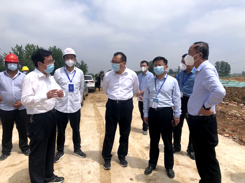 六安市委常委、常務(wù)副市長劉洪潔赴G237項目督導(dǎo)疫情防控及復(fù)工復(fù)產(chǎn)