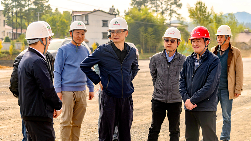 安徽交控集團(tuán)副總經(jīng)理、建設(shè)公司董事長王宏祥到宣涇高速一期03標(biāo)調(diào)研指導(dǎo)工作1